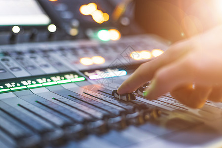 录音室里的魔法 动画片背后的声音艺术